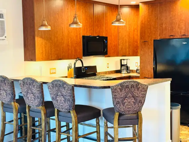 2Brm Furnished w/Utilities Private Courtyard  in Long Term Rentals in Kelowna - Image 3