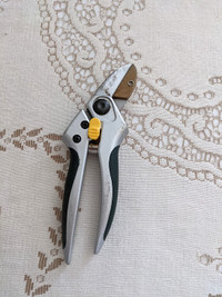 High Carbon Steel Secateurs/Pruner