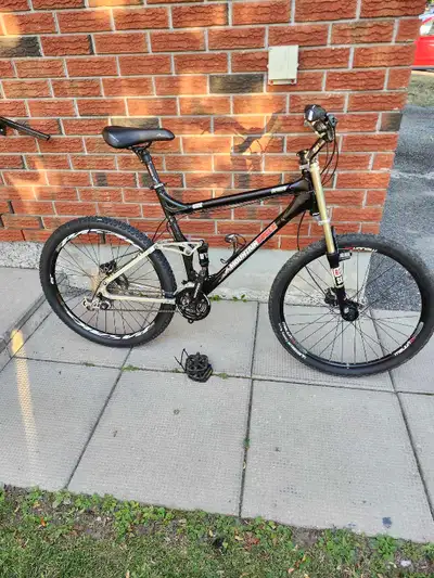 Mountain Cycle SLX Mountain Bike in excellent  frame size L tire, View more