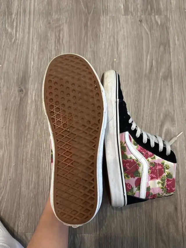 Vans Shoes in Women's - Shoes in City of Toronto - Image 8