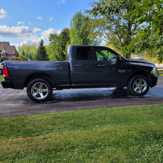 2017 - Ram 1500 - 5.7L Hemi in Cars & Trucks in Ottawa - Image 2