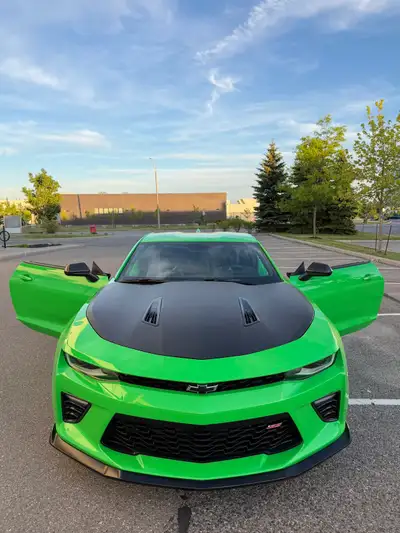 Like new condition accident-free Camaro 1LE 6.2L V8 manual transmission with krypton green paint (1...