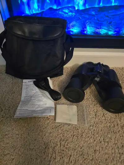 Comes with a carrying case, brand new lenses cloth, strap for the Binoculars and instruction manual