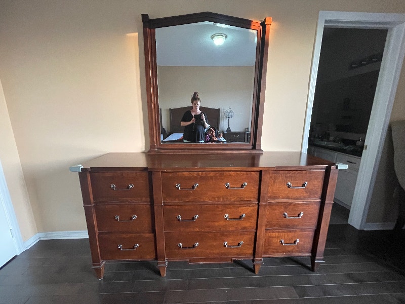 Solid wood queen bedroom set Beds & Mattresses City of Toronto Kijiji