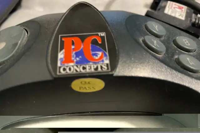 PC Concepts firestick / controllers (vintage - date from 1990's) in Older Generation in City of Montréal - Image 5