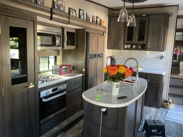 2021 Grand Design 337 Reflection. Lakelot Home62863278292737123