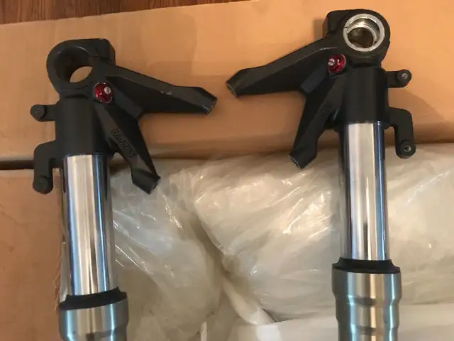 Ducati OEM Front Forks Showa Suspension 53mm. 848 evo 1098 1198 in Motorcycle Parts & Accessories in Barrie - Image 6