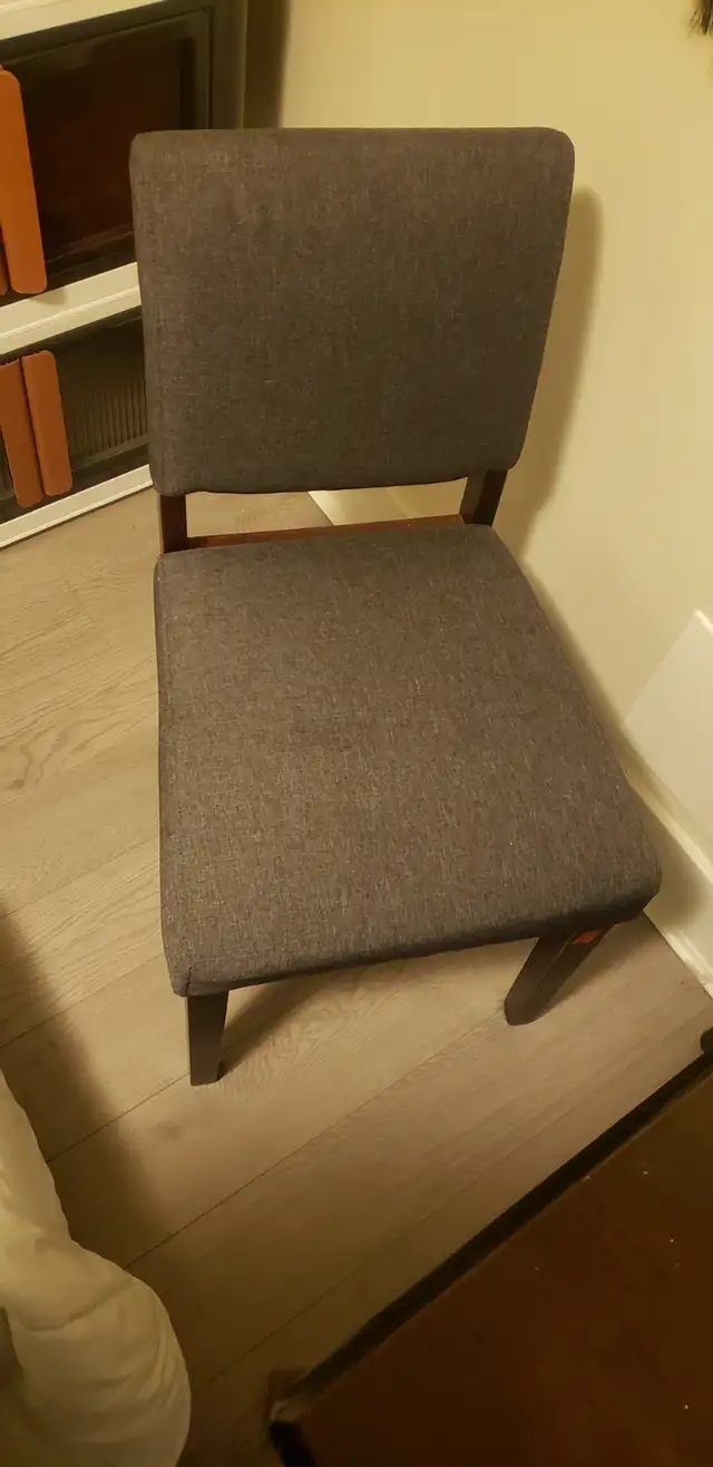 Small Apartment Table and Chair Set in Dining Tables & Sets in Dartmouth - Image 4