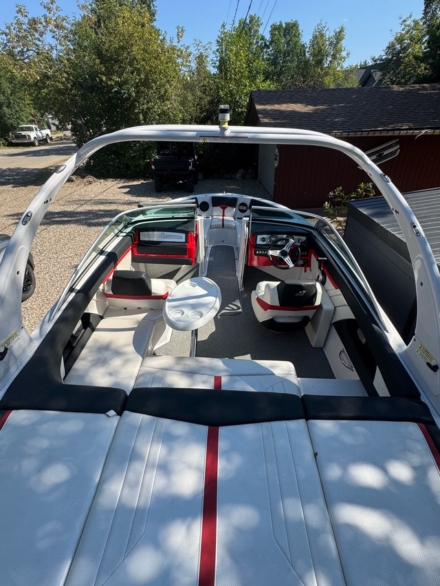 2013 Four Winns SS H210 in Powerboats & Motorboats in Regina - Image 4