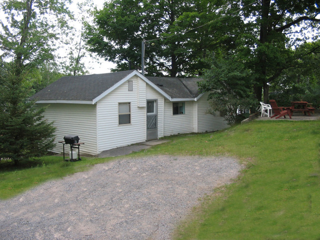 Cottage for rent on Pigeon Lake near Bobcaygeon in the Kawarthas in Ontario - Image 2
