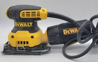 Dewalt Palm Grip Sheet Sander with Dust Port/Vacuum Adapter, View more