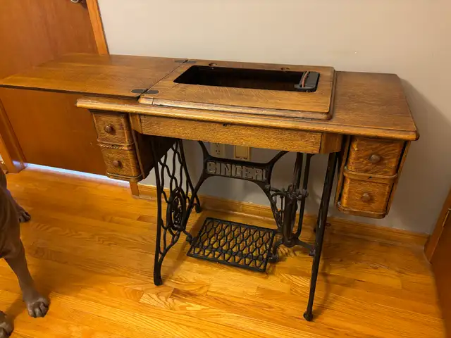 Singer sewing machine table in Other Tables in Oshawa / Durham Region - Image 3