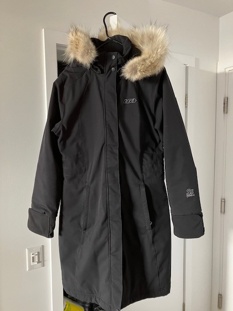 MANTEAU D'HIVER/ PARKA NOIR POUR FEMME "LOUIS GARNEAU"  MÉDIUM dans Femmes - Hauts et vêtements d'extérieur  à Ville de Montréal