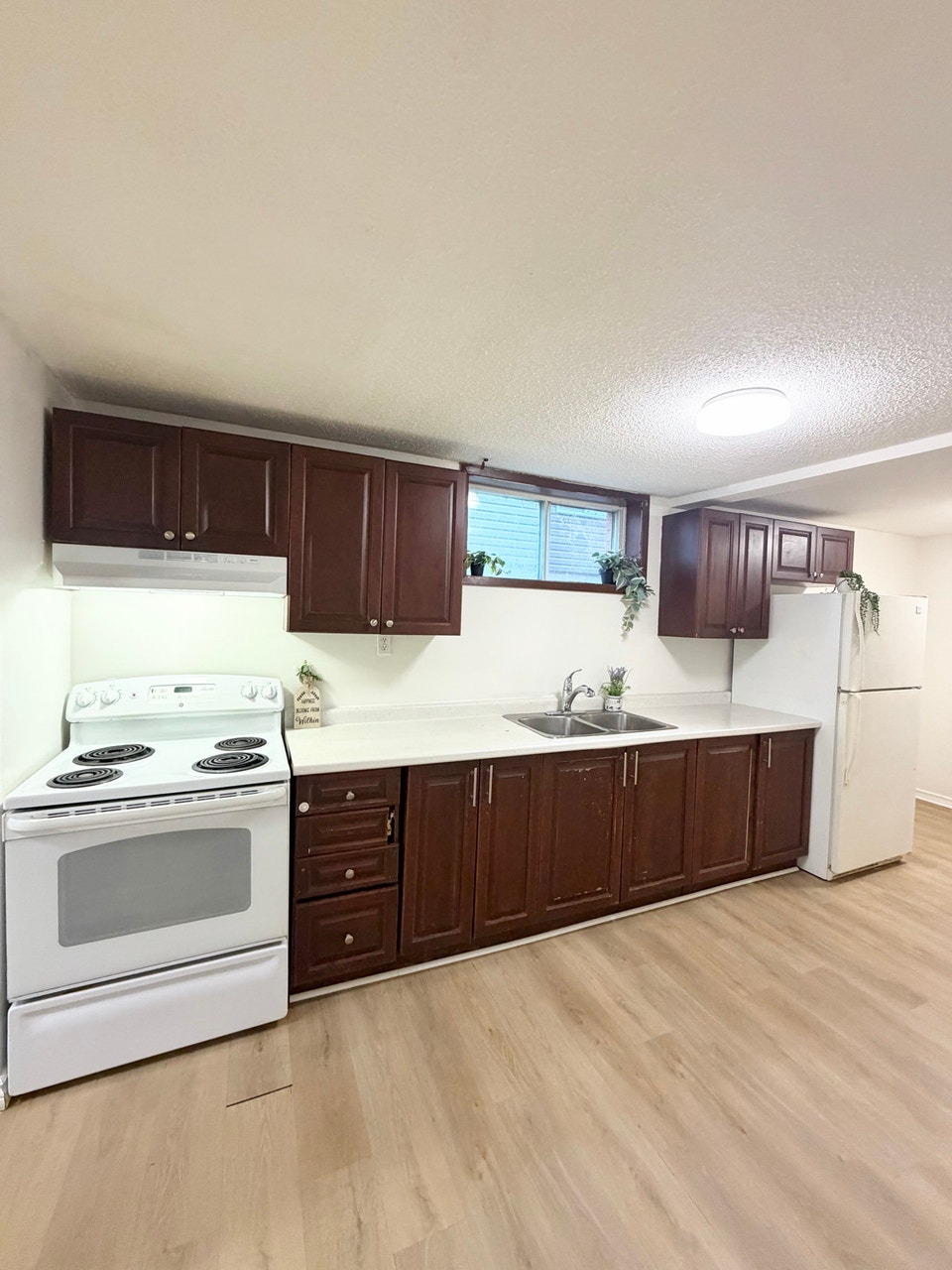 FOR RENT 3 BED 1 BATH APT $2,050 All inclusive | Long Term Rentals ...