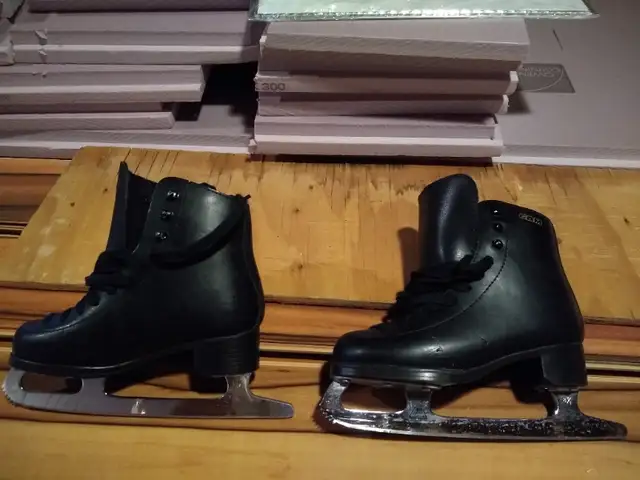 Patin pour enfant 1/Ice skates for kids 1 in Skates & Blades in West Island - Image 2