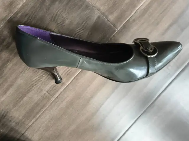 Women shoes in Women's - Shoes in Kitchener / Waterloo - Image 5