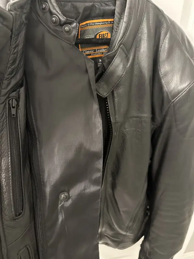 First Classic Men's Motorcycle Jacket, Medium in Men's in Belleville - Image 6