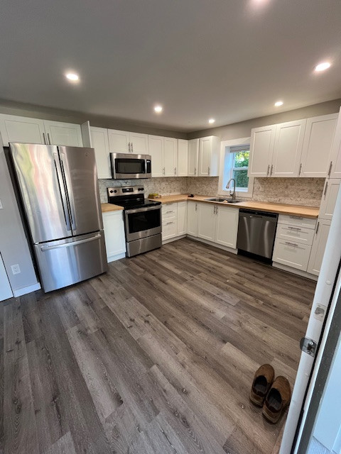 Large 3 Bedroom Downtown Moncton in Long Term Rentals in Moncton