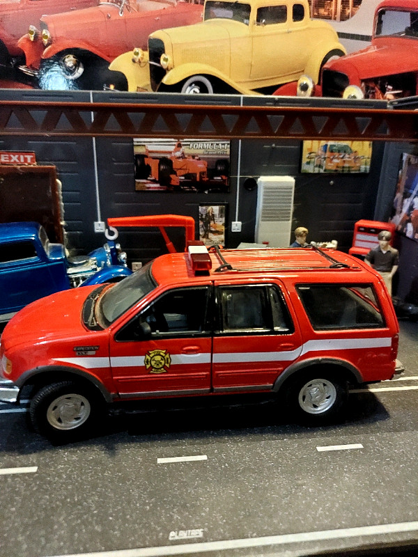 Diecast Cars &Trucks 1:24th Scale  in Toys & Games in Hamilton - Image 3