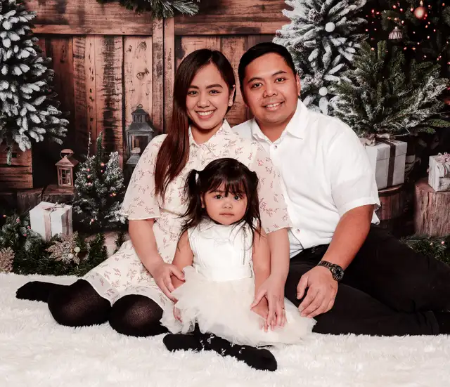 Holiday Photo Sessions in Photography & Video in Calgary - Image 2