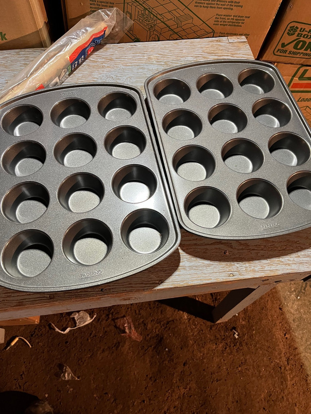Paderno muffin pans in Kitchen & Dining Wares in Summerside