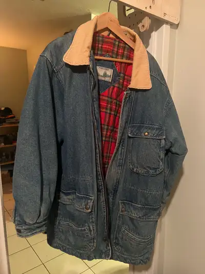 Vintage Jean quilted jacket, oversized fit, probably a size XL. Perfect for the fall or early/ late...