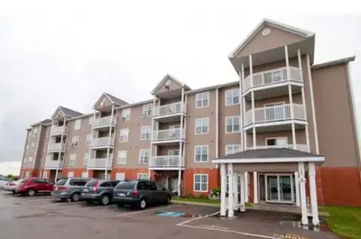 STUDIO APARTMENT FOR RENT – $900/MONTH! 55 Roy Boulevard Looking for an affordable place to call hom...