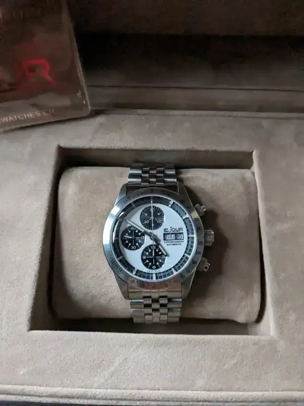 Le Jour chrono chronograph watch panda automatic MINT 42mm in Jewellery & Watches in Longueuil / South Shore - Image 3