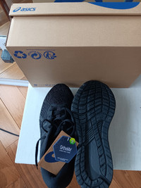 NEW Running shoes for men - ASICS - size 8.5