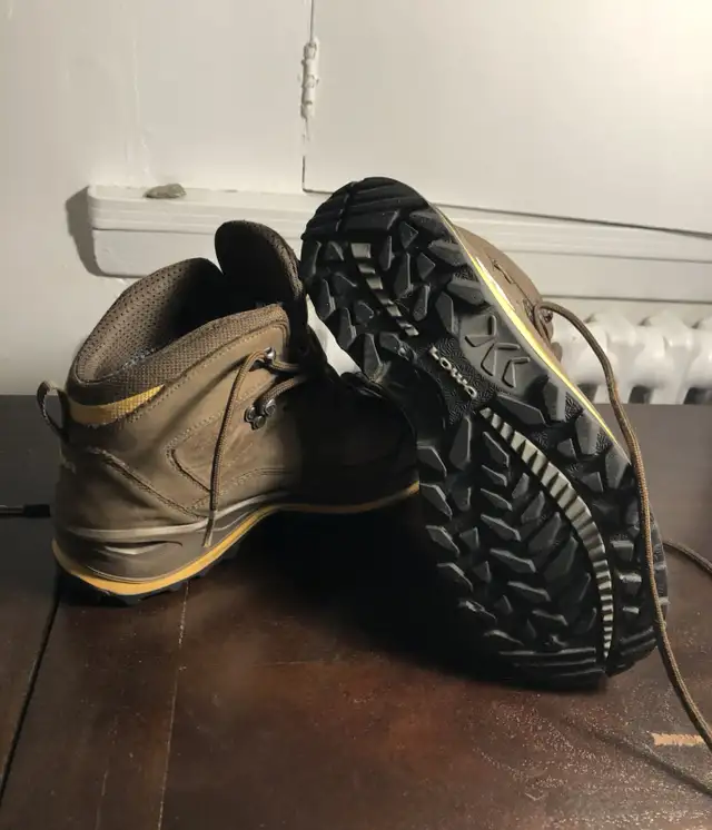 Lowa Bottes in Men's Shoes in Laval / North Shore - Image 2