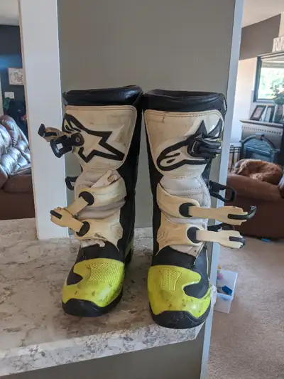 Alpine star tech 3s boots for sale. Great condition. Asking $85 text , call or email. See pictures f...