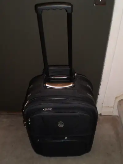 Heys xCase Mini Rolling Hard Shell Luggage, 19x12x8 inches $25 Heys Rolling Luggage, Fabric 21 x14 x...