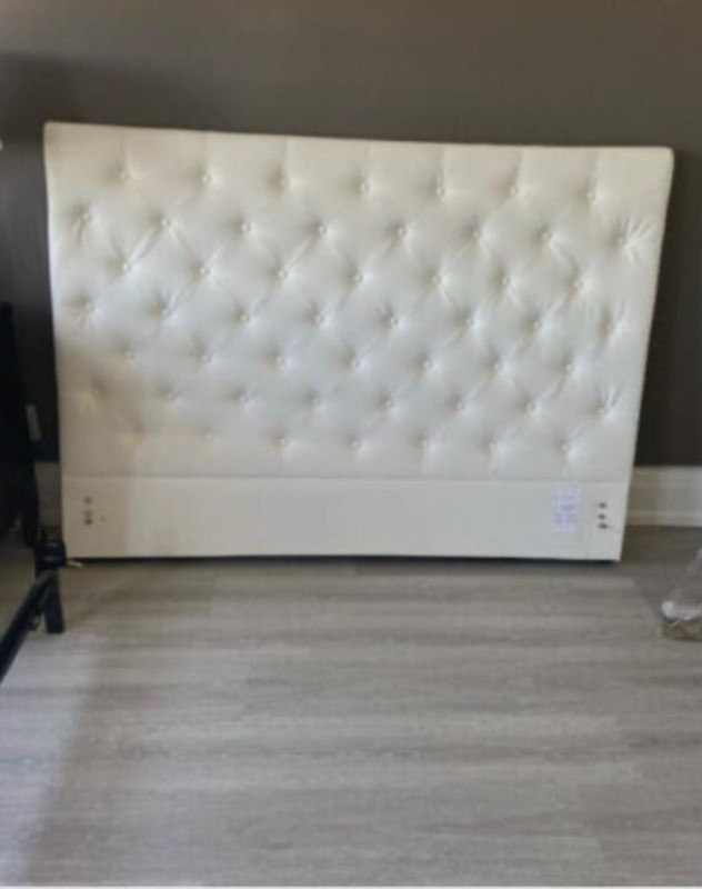 White Queen Tuffed Headboard in Beds & Mattresses in Mississauga / Peel Region - Image 2