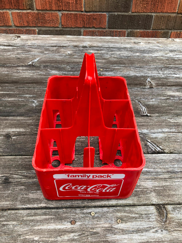 Vintage Coke 6 Pack Plastic Holder Family Pack Coca-Cola in Arts & Collectibles in City of Toronto - Image 2