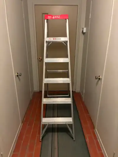 Escabeau en aluminium - 6 pieds de hauteur - Marque Eagle - Capa, View more