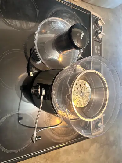 Selling my Oster juicer in excellent condition. Only used for 2 months and works perfectly. Selling...