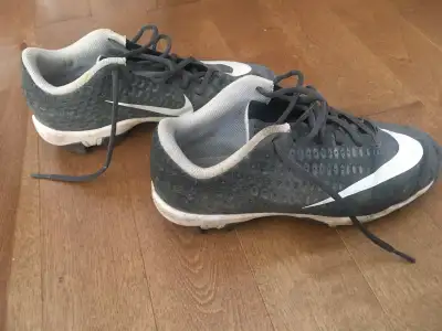Nike Vapour baseball cleats. Good condition. Only used for one season. Size 5.5 youth