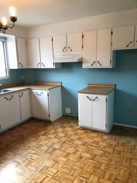 Spacious and Bright 3.5-Bedroom Apartment for Rent – Rosemère – Near the Train Station