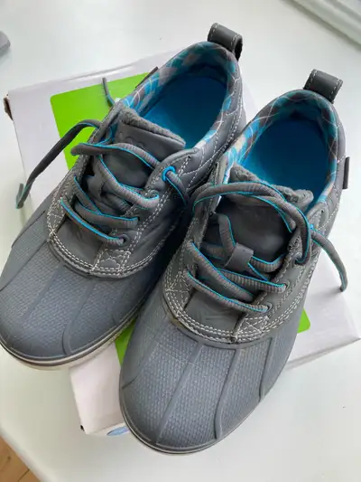 Crocs Women’s Allcast Duck Golf Shoes, size 8, View more