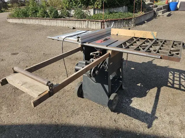 10 inch Craftsman Table Saw in Power Tools in Lloydminster - Image 4