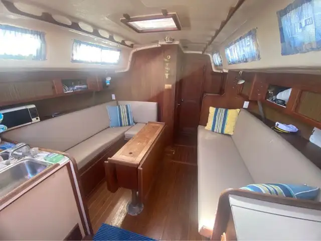 1981 Hughes columbia 10.7, 35 feet, sailboat in Sailboats in London - Image 10
