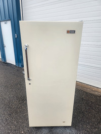 Congélateur Vertical 65" General Freezer-LIVRAISON POSSIBLE