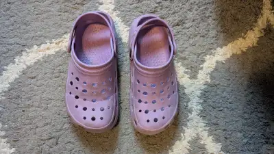 1$ sandale/croc fille grandeur 4 bon état Candiac J5R4R5 , View more