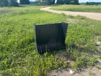 Steel hay/grain feeder. Intended to be mounted on a wall or stand. Can be used for goats, horses, sh...