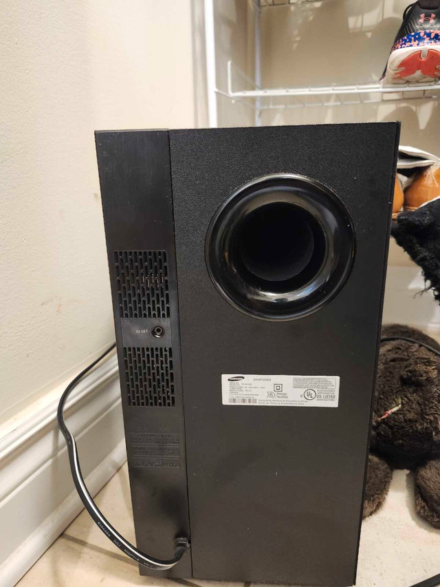 Subwoofer. Without the bar. in Speakers in Ottawa - Image 4