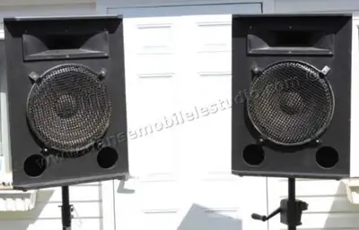 Perfect fo DJ, karaoke, ready to use. JBL speakers sound jbl 400 watts 8omh 400 W continuous program...