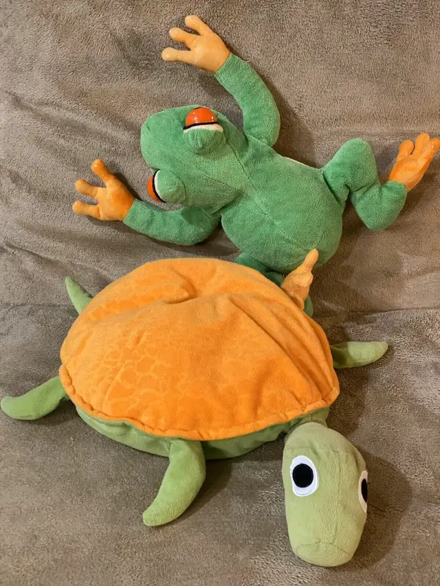 2 Tropical Stuffed Animals Tree Frog and Sea Turtle