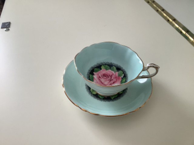 Rare Paragon tea cup set dans Art et objets de collection  à Ville de Montréal