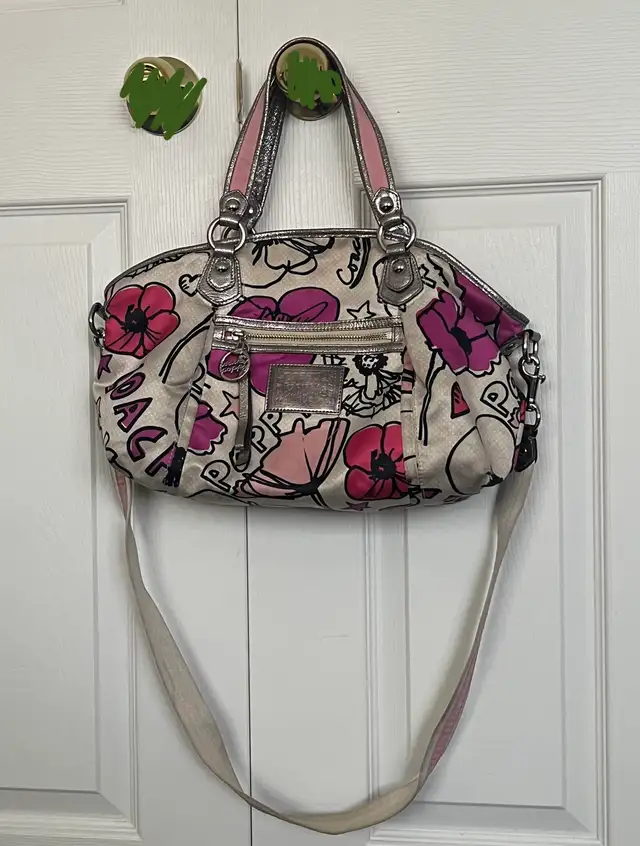 Coach poppy vintage Y2K floral shoulder bag  in Women's - Bags & Wallets in Mississauga / Peel Region - Image 3