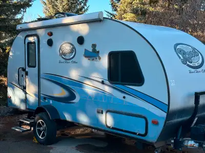 The RPOD 179 provides a fabulous interior layout with rear facing kitchen with a full width panorami...